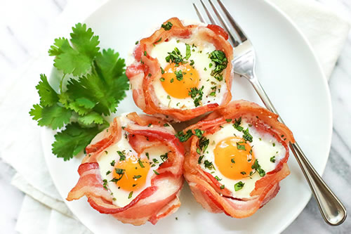 3-Ingredient-Bacon-and-Egg-Cup-easy keto breakfast recipe