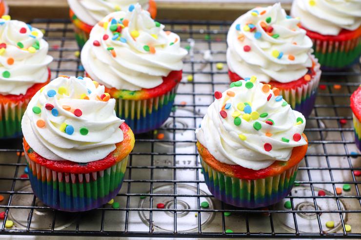 Rainbow Cupcakes With Buttercream Frosting
